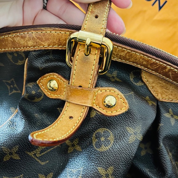 Authentic Louis Vuitton Tivoli GM - Picture 10 of 15